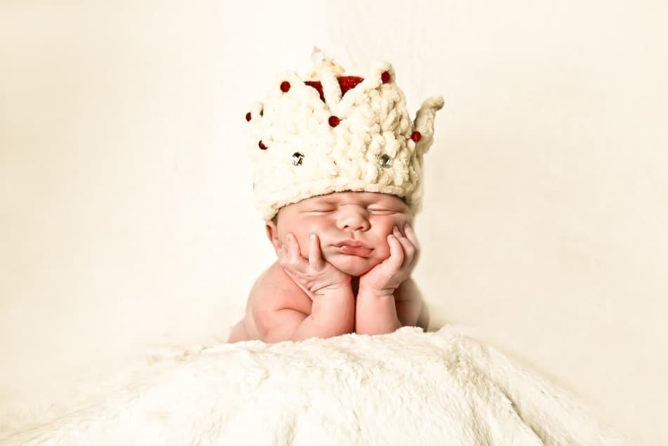 grumpy crown baby feed yoomi