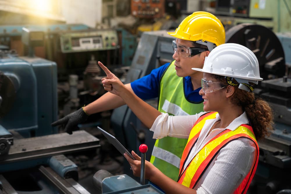 mentor teaching female engineer Apprentice